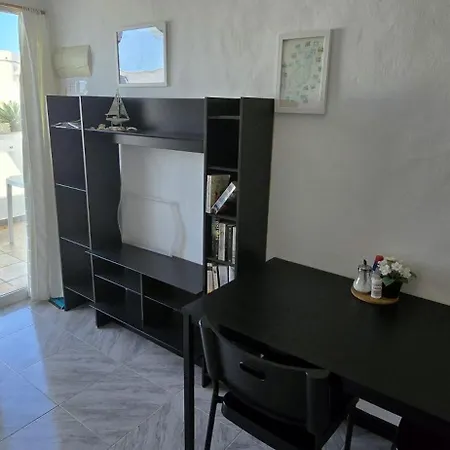 Casa Roja 6 - Quiet Resort, Central, Parking Apartment *