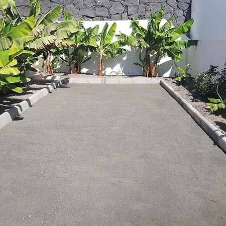 Casa Roja 6 - Quiet Resort, Central, Parking Apartment *
