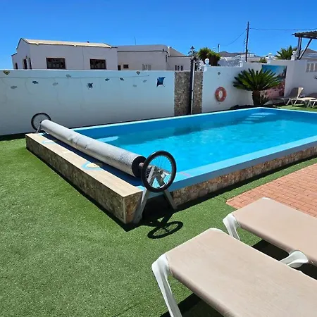Casa Roja 6 - Quiet Resort, Central, Parking Apartment